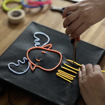 學員製作品牌LOGO圖案創意霓虹燈作品
