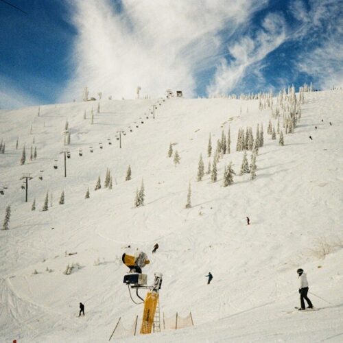 北海道親子滑雪，家庭在雪場上享受快樂的滑雪時光
