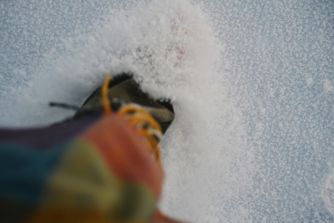 單板滑雪側滑煞車練習，用邊刃控制速度