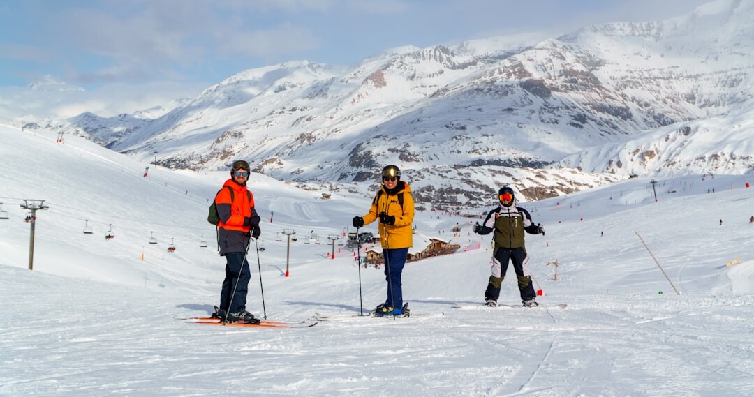 PURESKI 教練團隊在北海道雪場合照，專業的華語滑雪教學團隊
